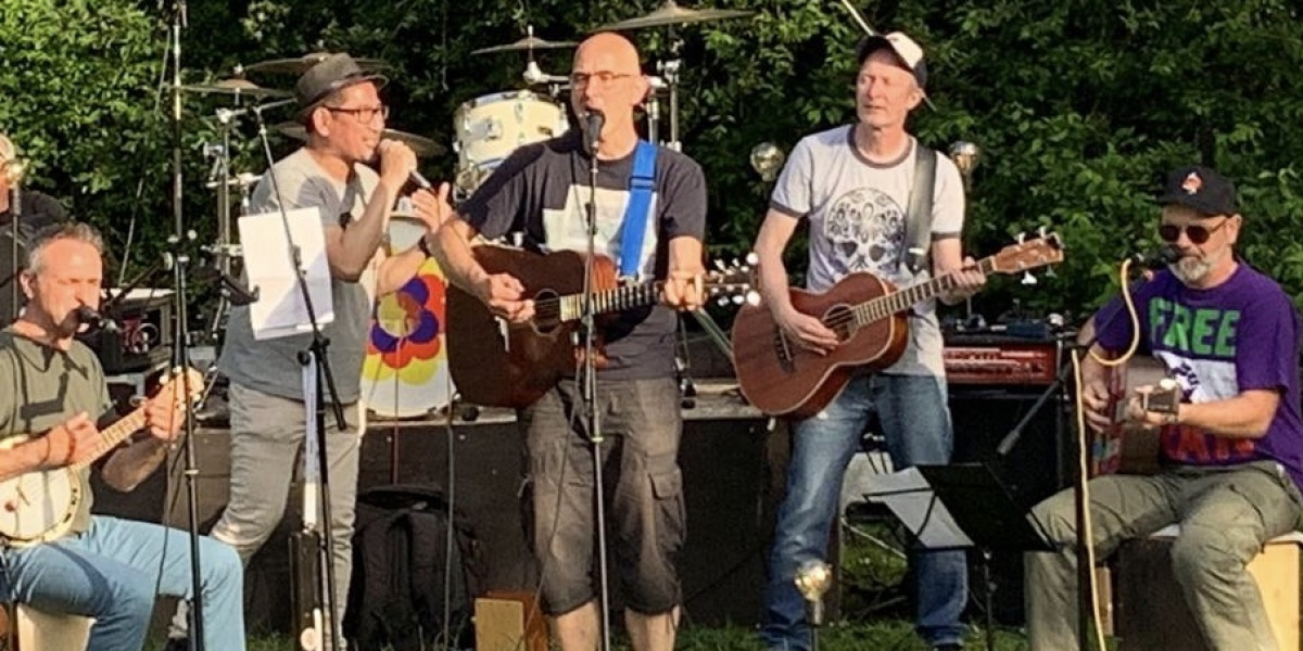 Bandauftritt in Wiese und Sonne
