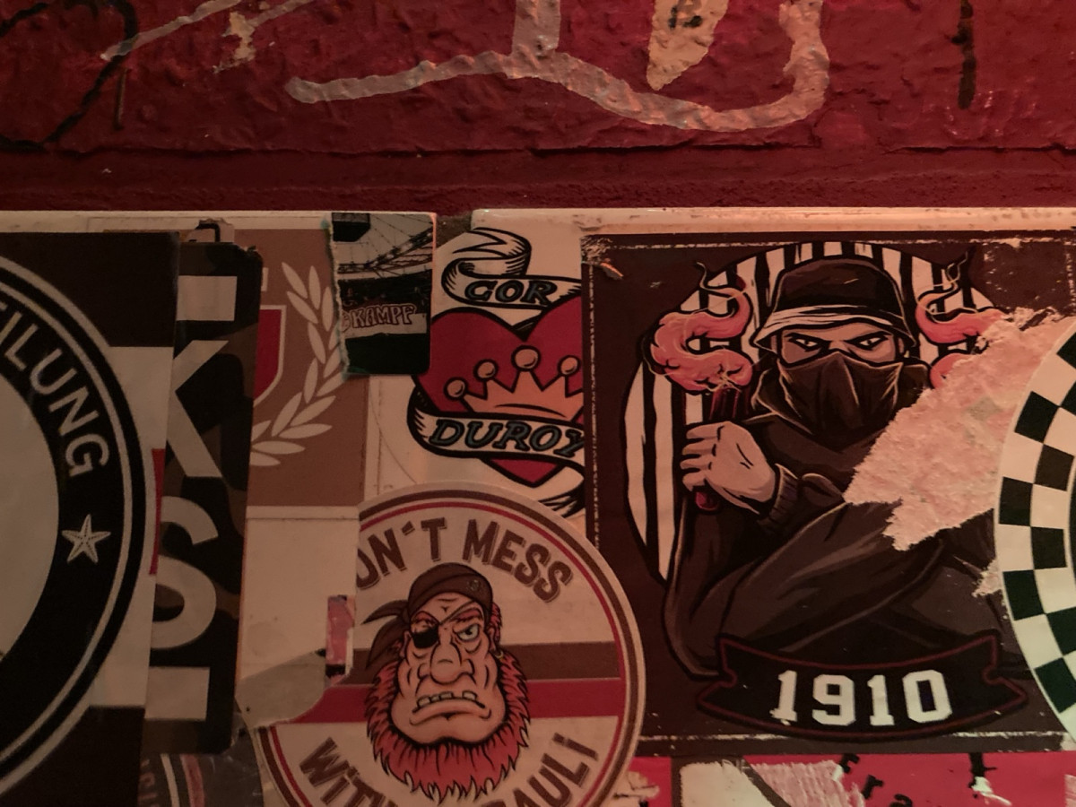 Corduroy Sticker auf dem Klo vom Nord2